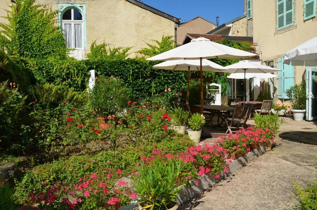 Hotel Et Studios D'Orfeuil Bourbonne-les-Bains Room photo